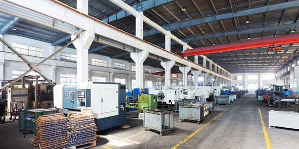 巨偉鈦業專注于鈦合金方塊、鈦合金餅、鈦合金環、鈦合金法蘭等鈦鍛件的研究及生產，產品性能穩定，應用廣泛。